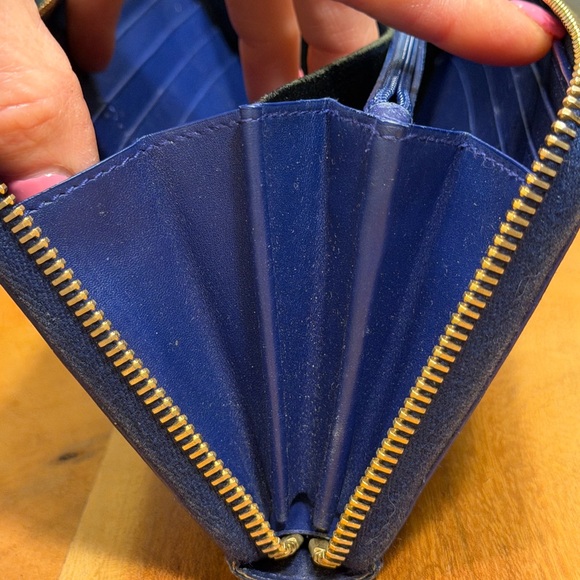 Yves Saint Laurent YSL Blue Patent Leather Belle De Jour Zip Around Wallet (EUC) - Picture 13 of 16